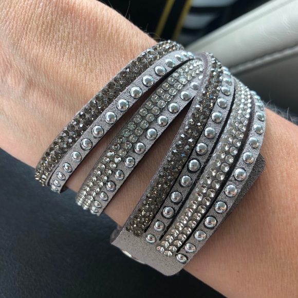 Similar to the Bar III 4 strand gray bracelet - Picture 2 of 10